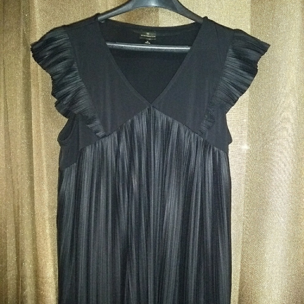 Worthington Black pleated blouse